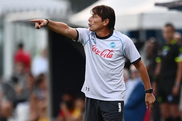Il Napoli vince in scioltezza 4 0 contro il Sorrento Il Napoli vince in scioltezza 4 0 contro il Sorrento