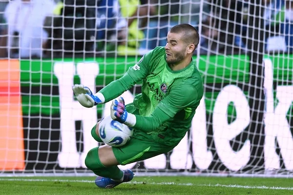 mentre chevalier fa naufragare il psg donnarumma torna a parigi per il premio di miglior portiere l8217equipe