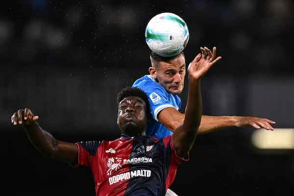 Il Napoli ha crossato 42 volte (di cui 35 sbagliati o respinti), quasi un cross ogni due minuti Il Napoli ha crossato 42 volte (di cui 35 sbagliati o respinti), quasi un cross ogni due minuti