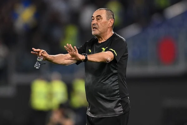 Sarri: «Probabilmente potremo fare mercato a gennaio. Restare? Non l’avrei fatto per nessun’altra squadra» Sarri: «Probabilmente potremo fare mercato a gennaio. Restare? Non l’avrei fatto per nessun’altra squadra»