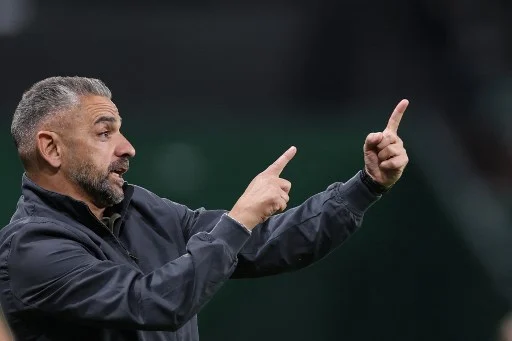 Il volo dello Sporting ha subito un ritardo di più di quattro ore per un problema meccanico: l’arrivo è previsto alle 23 (A Bola)
