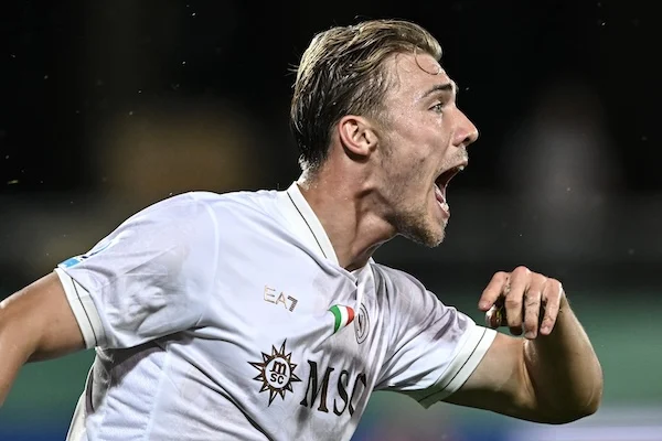 Il Napoli sembra di un’altra categoria (3 1). Fiorentina schiantata. Dagli anti Lukaku sospiri d’amore per Hojlund