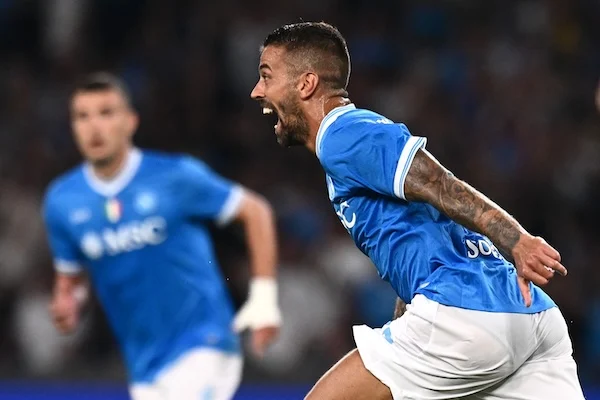 Il Napoli soffre ma vince grazie alla classe operaia (anche se Spina è operaio specializzato)