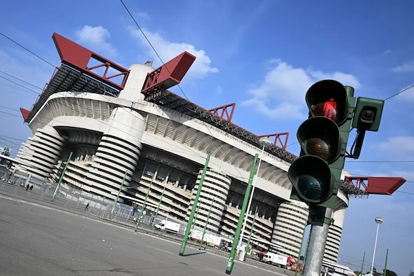 San Siro è ufficialmente di Inter e Milan: ora lo abbatteranno per farci un nuovo stadio