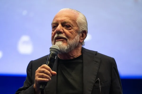 L’assessore Cosenza: «Ci sono criticità tecniche sul progetto di De Laurentiis, noi andiamo avanti sul Maradona» L’assessore Cosenza: «Ci sono criticità tecniche sul progetto di De Laurentiis, noi andiamo avanti sul Maradona»