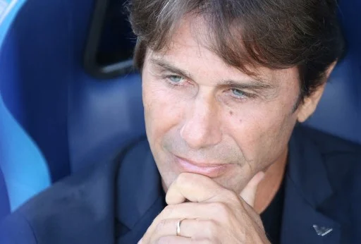 Il Napoli ha incassato nove gol in otto partite, la difesa migliore d’Europa si è sgretolata (Corsera)