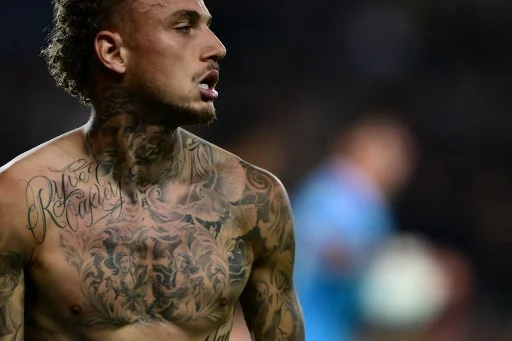 I giornali olandesi irridono Lang in vista di Psv Napoli: “L’eroe si ritrova ammonito e a mani vuote” I giornali olandesi irridono Lang in vista di Psv Napoli: “L’eroe si ritrova ammonito e a mani vuote”