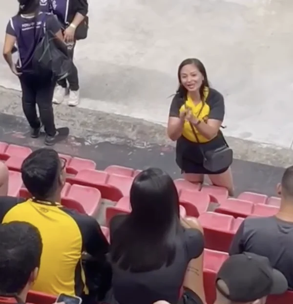 Brasile, scena da soap: scopre il marito con l’amante allo stadio e scoppia la lite VIDEO Brasile, scena da soap: scopre il marito con l’amante allo stadio e scoppia la lite VIDEO