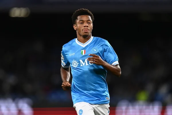 E venne il giorno di Neres. De Bruyne si accomoda in panchina, farà staffetta con McTominay (Repubblica)