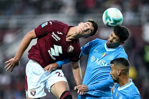 Hernanes: «Non sono sorpreso dalla sconfitta del Napoli, è una squadra che ha perso energia» Hernanes: «Non sono sorpreso dalla sconfitta del Napoli, è una squadra che ha perso energia»