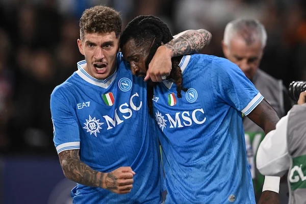 È tornato il Conte che ci piace, è tornato il Napoli all’italiana e col 4 3 3 (siamo cattivi ma l’uscita di De Bruyne ha avuto il suo peso) È tornato il Conte che ci piace, è tornato il Napoli all’italiana e col 4 3 3 (siamo cattivi ma l’uscita di De Bruyne ha avuto il suo peso)