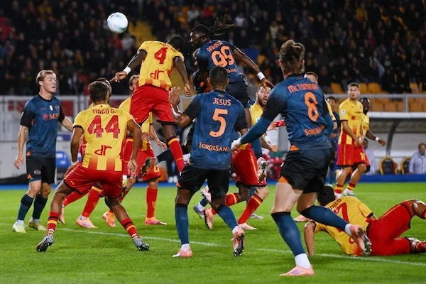 Senza De Bruyne, è il Napoli da trincea e vincente dello scorso anno: 1 0 a Lecce, così si vince Senza De Bruyne, è il Napoli da trincea e vincente dello scorso anno: 1 0 a Lecce, così si vince