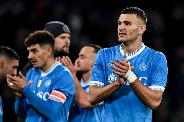 le due settimane in cui il napoletano si 232 trasformato in psichiatra dietologo e preparatore atletico