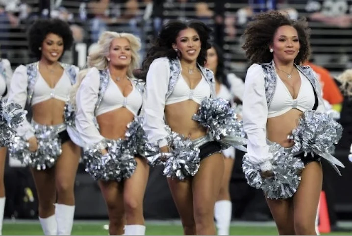 Vita da cheerleader: “non siamo solo un bel faccino. È faticoso, ci alleniamo tutti i giorni e devi sorridere sempre”