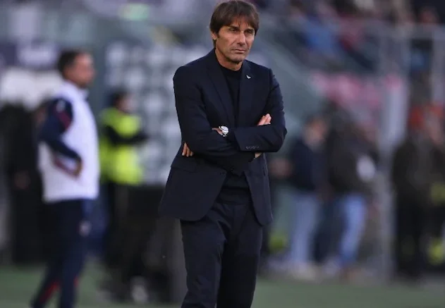 Il Napoli è un disco rotto, in campo e fuori. La squadra si è dissolta, è un attimo ripetere il post terzo scudetto Il Napoli è un disco rotto, in campo e fuori. La squadra si è dissolta, è un attimo ripetere il post terzo scudetto