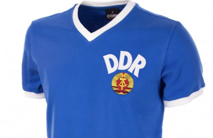 Le maglie di calcio diventate simboli politici: dalla Stella Rossa al St.Pauli, dalla Germania Est alla Lazio Le maglie di calcio diventate simboli politici: dalla Stella Rossa al St.Pauli, dalla Germania Est alla Lazio