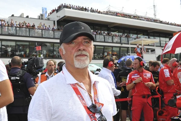 La moglie di Faletti: «Ero più alta, se usavo i tacchi lui scherzava: “Mi hai messo la merenda in cartella?”»