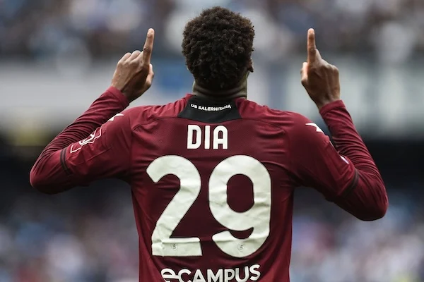 La mano di Dia si è rivelata una patacca: eclissi di un calciatore la cui fama è durata un giorno La mano di Dia si è rivelata una patacca: eclissi di un calciatore la cui fama è durata un giorno