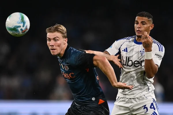 Poco Hojlund: spesso messo spalle alla porta, non tiene palla. Gli manca De Bruyne (Gazzetta)