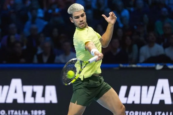 Alcaraz salta la Coppa Davis per il problema muscolare accusato contro Sinner: ha un edema (Radio Cope)