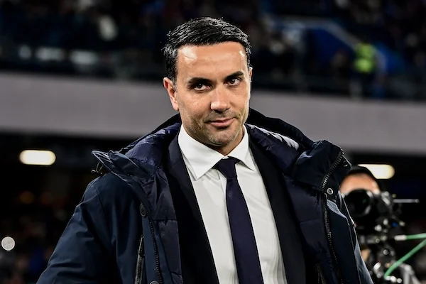 se hai raffaele pall in panchina tienilo stretto e continua a gonfiare se lo lasci andare la tua squadra finisce a terra da Ilnapolista.it se hai raffaele pall in panchina tienilo stretto e continua a gonfiare se lo lasci andare la tua squadra finisce a terra