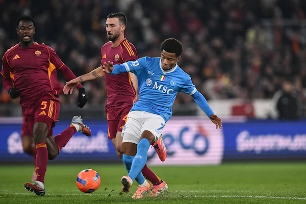 Do you know contropiede? Il Napoli lo insegna a Roma: con due passaggi va in porta, scavetto di Neres