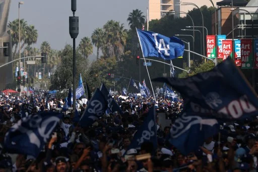 Toh, anche a Los Angeles si festeggia: i Dodgers risollevano una città ferita (ricorda qualcosa)