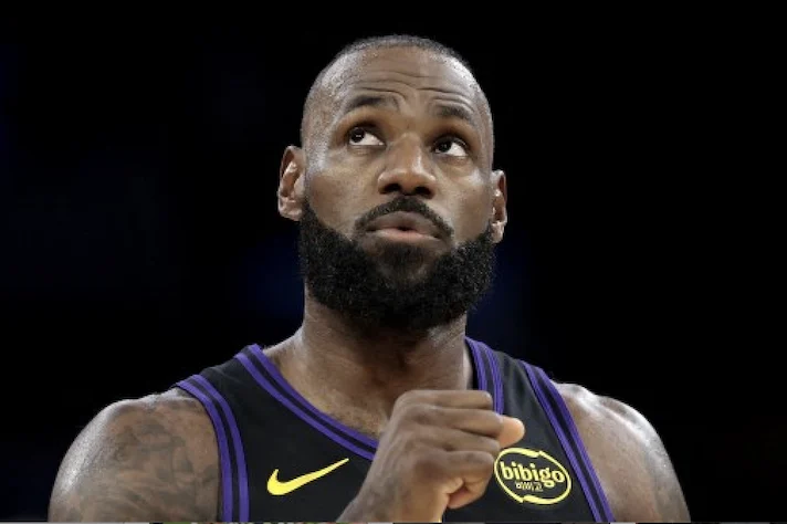 lebron james ritorna e sembra di sentire vasco io sono ancora qua eh gi224