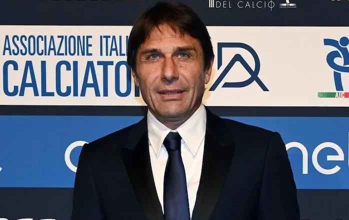 Conte si allena ogni mattina da solo, non vuole gente attorno. E ha un corno rosso che tocca durante le partite (Corsera)