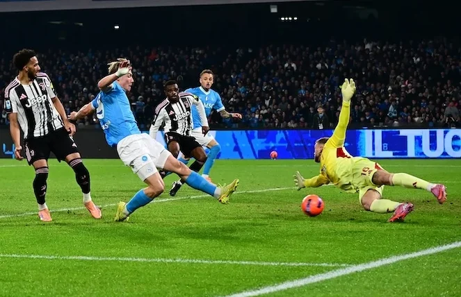 Napoli Juve 2 1, doppietta di Hojlund che abbatte i bianconeri e manda gli azzurri in testa. Rileggi qui la partita. Napoli Juve 2 1, doppietta di Hojlund che abbatte i bianconeri e manda gli azzurri in testa. Rileggi qui la partita.
