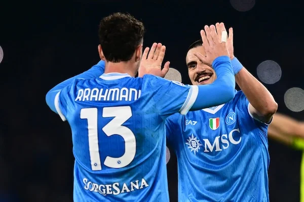 Pagelle – Conte come Diogene, cercava l’uomo con una lanterna accesa: l’ha trovato nello spogliatoio del Napoli Pagelle – Conte come Diogene, cercava l’uomo con una lanterna accesa: l’ha trovato nello spogliatoio del Napoli