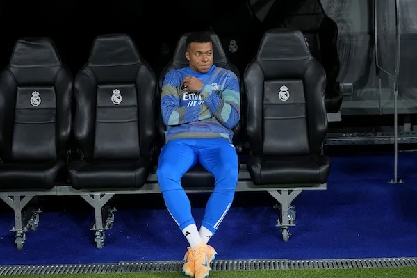 lo staff medico vacilla anche al real madrid mbapp233 non 232 soddisfatto della gestione del suo infortunio al ginocchio da Ilnapolista.it lo staff medico vacilla anche al real madrid mbapp233 non 232 soddisfatto della gestione del suo infortunio al ginocchio