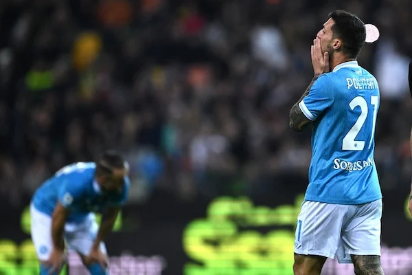 Conte ha spremuto tutte le energie possibili per far riprendere il Napoli dopo il crollo. Ora ne paga le conseguenze Conte ha spremuto tutte le energie possibili per far riprendere il Napoli dopo il crollo. Ora ne paga le conseguenze