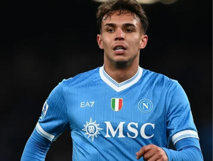 Giovane Santana do Nascimento, noto semplicemente come Giovane (Santa Bárbara d'Oeste, 24 novembre 2003), è un calciatore brasiliano, attaccante del Napoli.