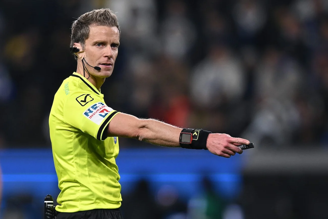 Chiffi ha arbitrato tre volte il Napoli: tre sconfitte degli azzurri (a Milano non vide un rigore su McTominay) Chiffi ha arbitrato tre volte il Napoli: tre sconfitte degli azzurri (a Milano non vide un rigore su McTominay)