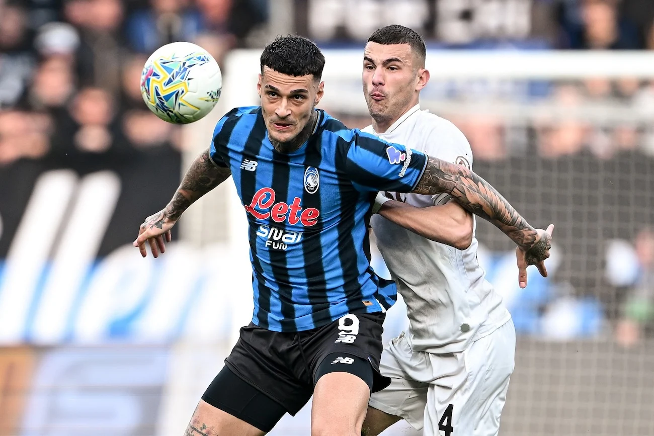 Contro il Napoli il Var usa due pesi e due misure. Ma dopo l’1 1 la squadra è scomparsa