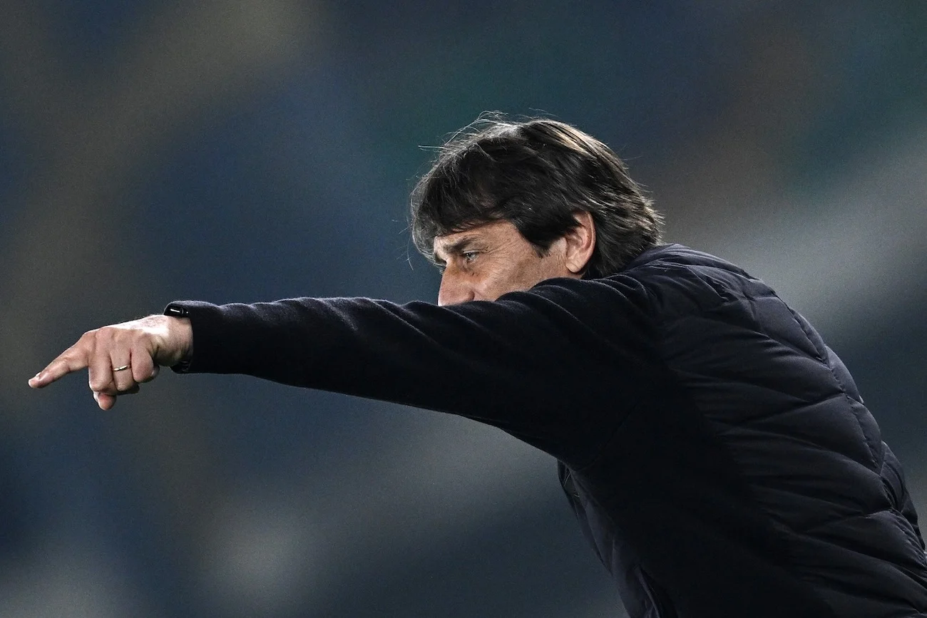 Il criticato Napoli di quest’anno ha appena quattro punti in meno rispetto allo scorso anno Il criticato Napoli di quest’anno ha appena quattro punti in meno rispetto allo scorso anno