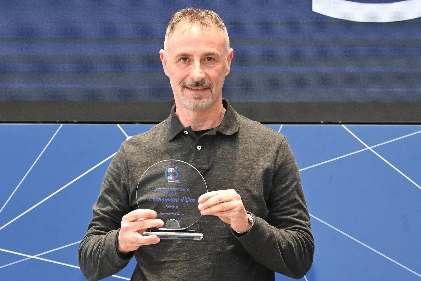 costantino coratti preparatore atletico del napoli premiato dalla figc come miglior preparatore atletico dell8217anno da Ilnapolista.it costantino coratti preparatore atletico del napoli premiato dalla figc come miglior preparatore atletico dell8217anno