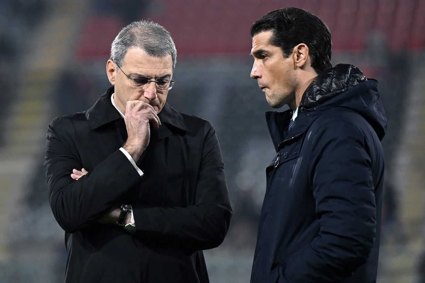 Comolli rischia il posto alla Juventus: il Cda di fine mese può diventare la resa dei conti per l’ad di Elkann