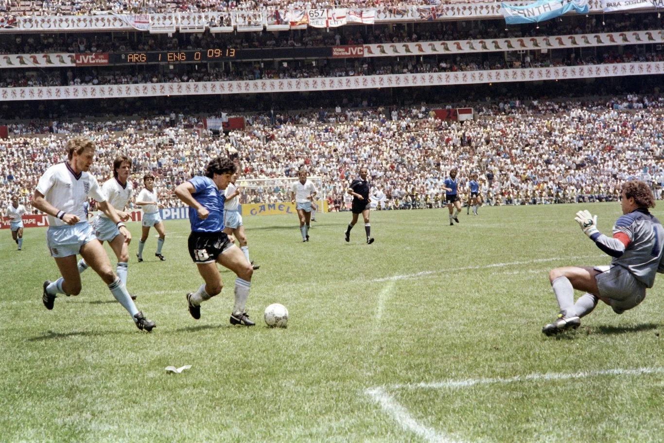 maradona e il gol del secolo oggi qualcuno 232 in grado di segnare il gol del decennio da Ilnapolista.it maradona e il gol del secolo oggi qualcuno 232 in grado di segnare il gol del decennio