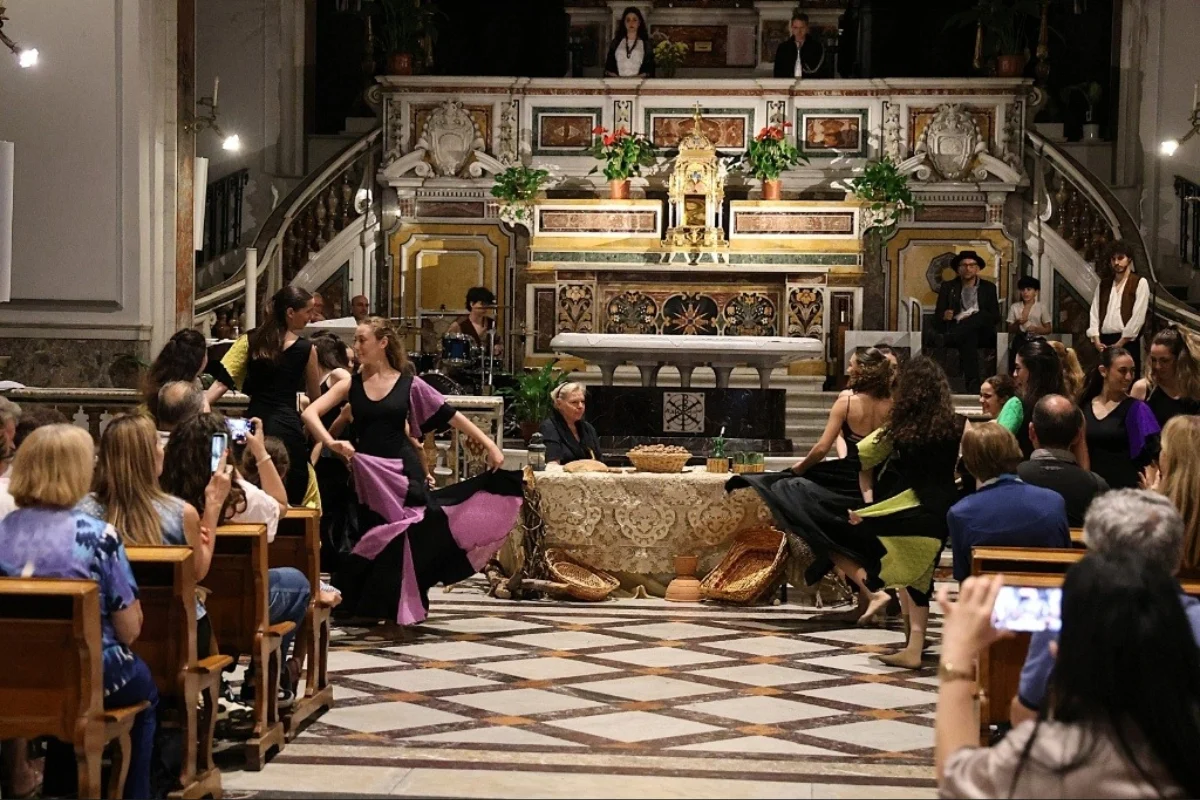 pianura merita spazio a piedigrotta il paese delle noci diventa rito collettivo da Ilnapolista.it pianura merita spazio a piedigrotta il paese delle noci diventa rito collettivo