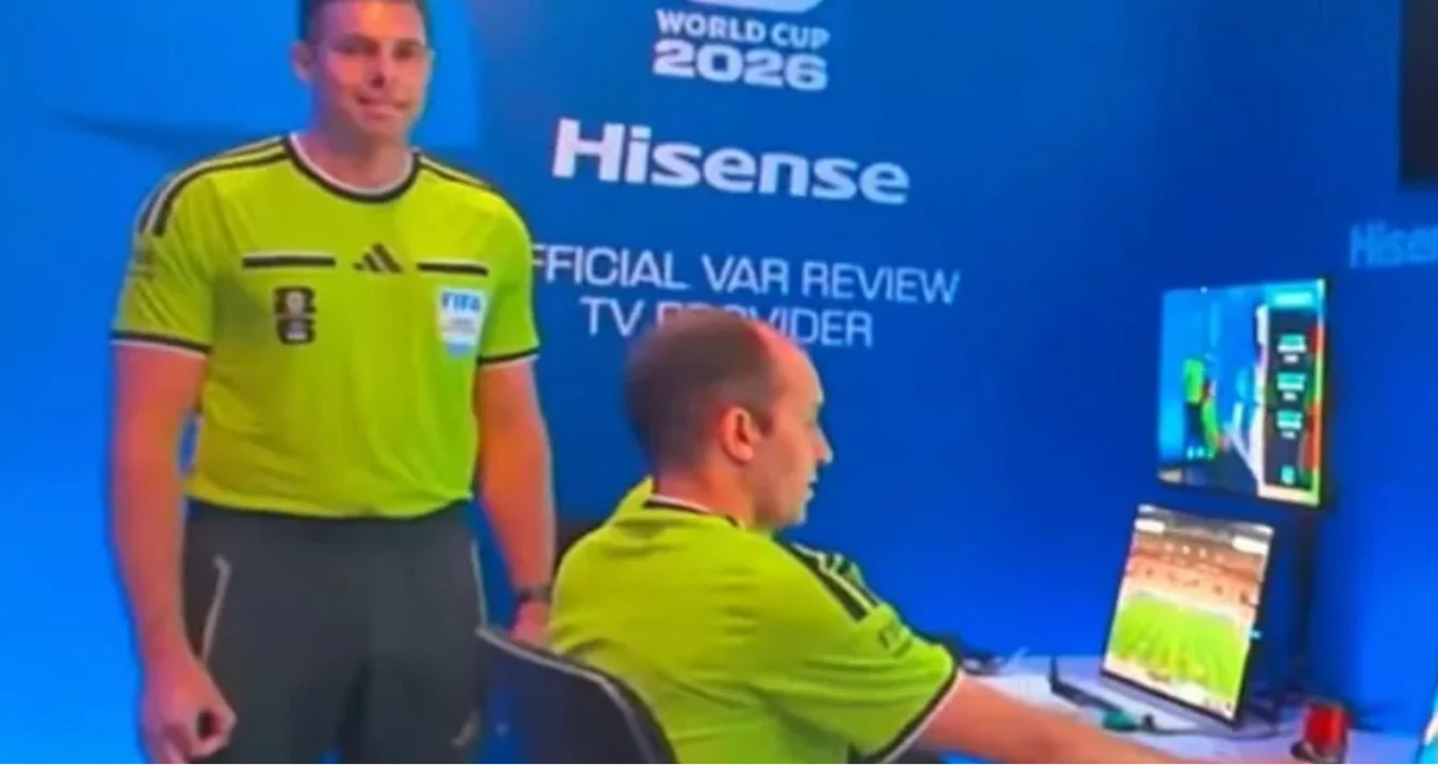 mondiali 2026 un arbitro accusato di un gesto di supremazia bianca in diretta la fifa apre un8217indagine da Ilnapolista.it mondiali 2026 un arbitro accusato di un gesto di supremazia bianca in diretta la fifa apre un8217indagine