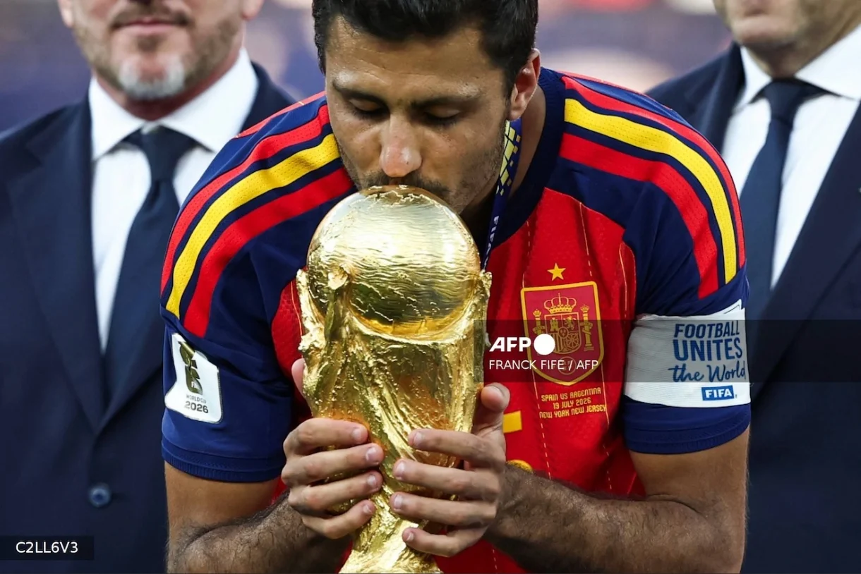 La Spagna è campione del mondo, e ora c’è un conto da saldare: il tatuaggio del volto di De la Fuente