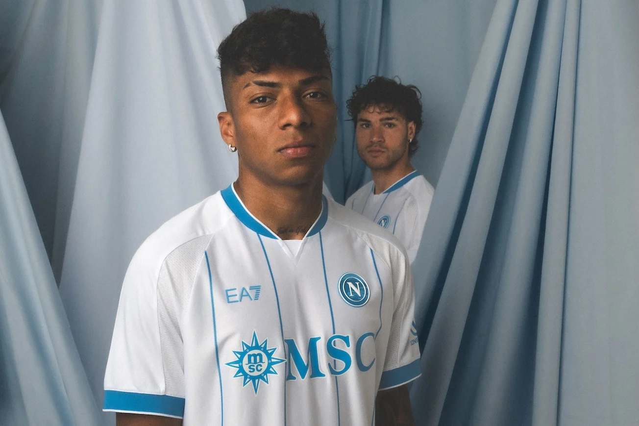 napoli ecco la seconda maglia con de bruyne tra i testimonial dedicata a chi vive lontano dalla citt224 da Ilnapolista.it napoli ecco la seconda maglia con de bruyne tra i testimonial dedicata a chi vive lontano dalla citt224