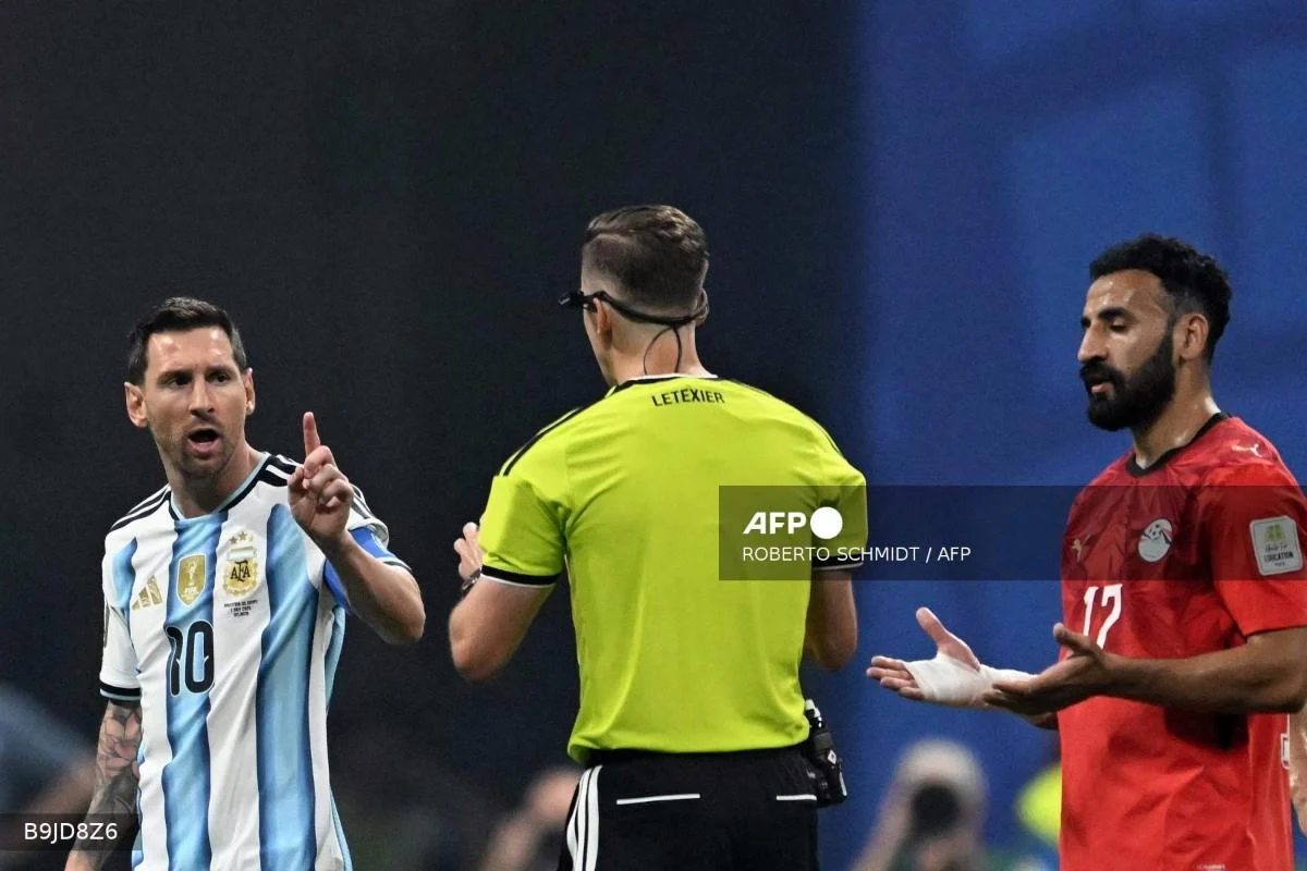 l8217egitto passa dalle parole ai fatti reclamo ufficiale alla fifa indagate e cacciate l8217arbitro letexier da Ilnapolista.it l8217egitto passa dalle parole ai fatti reclamo ufficiale alla fifa indagate e cacciate l8217arbitro letexier