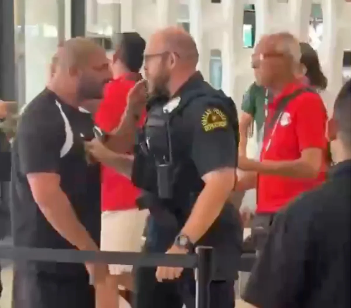 un selfie uno spintone l8217egitto e la polizia di dallas sfiorano la rissa alla vigilia con l8217australia da Ilnapolista.it un selfie uno spintone l8217egitto e la polizia di dallas sfiorano la rissa alla vigilia con l8217australia