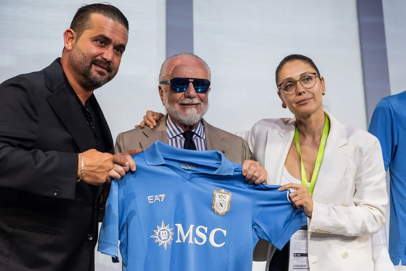 napoli gli sponsor della nuova maglia portano nelle casse 24 milioni terzo club in italia da Ilnapolista.it napoli gli sponsor della nuova maglia portano nelle casse 24 milioni terzo club in italia