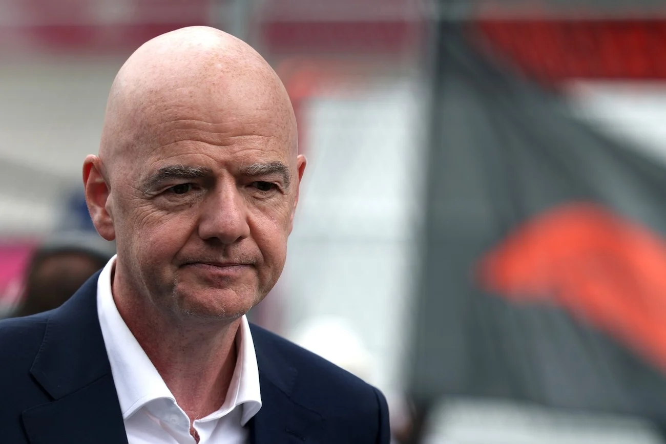 Infantino fa marcia indietro: “Ritiriamo la proposta”. In una settimana ha gettato via il successo del Mondiale
