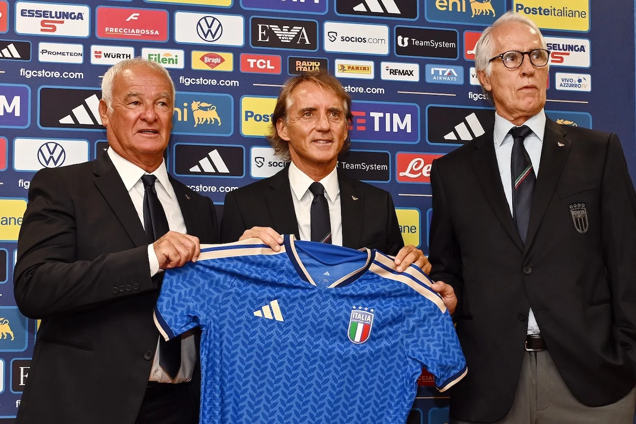 Un cronista britannico stupito, ma anche affascinato, dalla conferenza di Malagò e dall’improvvisazione del calcio italiano