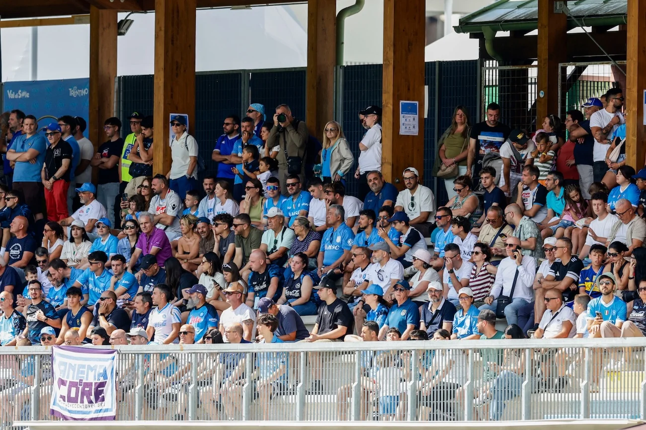 Il Napoli sia meno drastico con i tifosi del Napoli a Dimaro, anche coi bambini